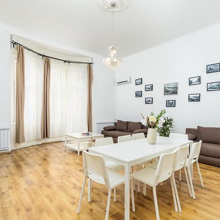 Real Apartments Lovag Budapest Exterior photo