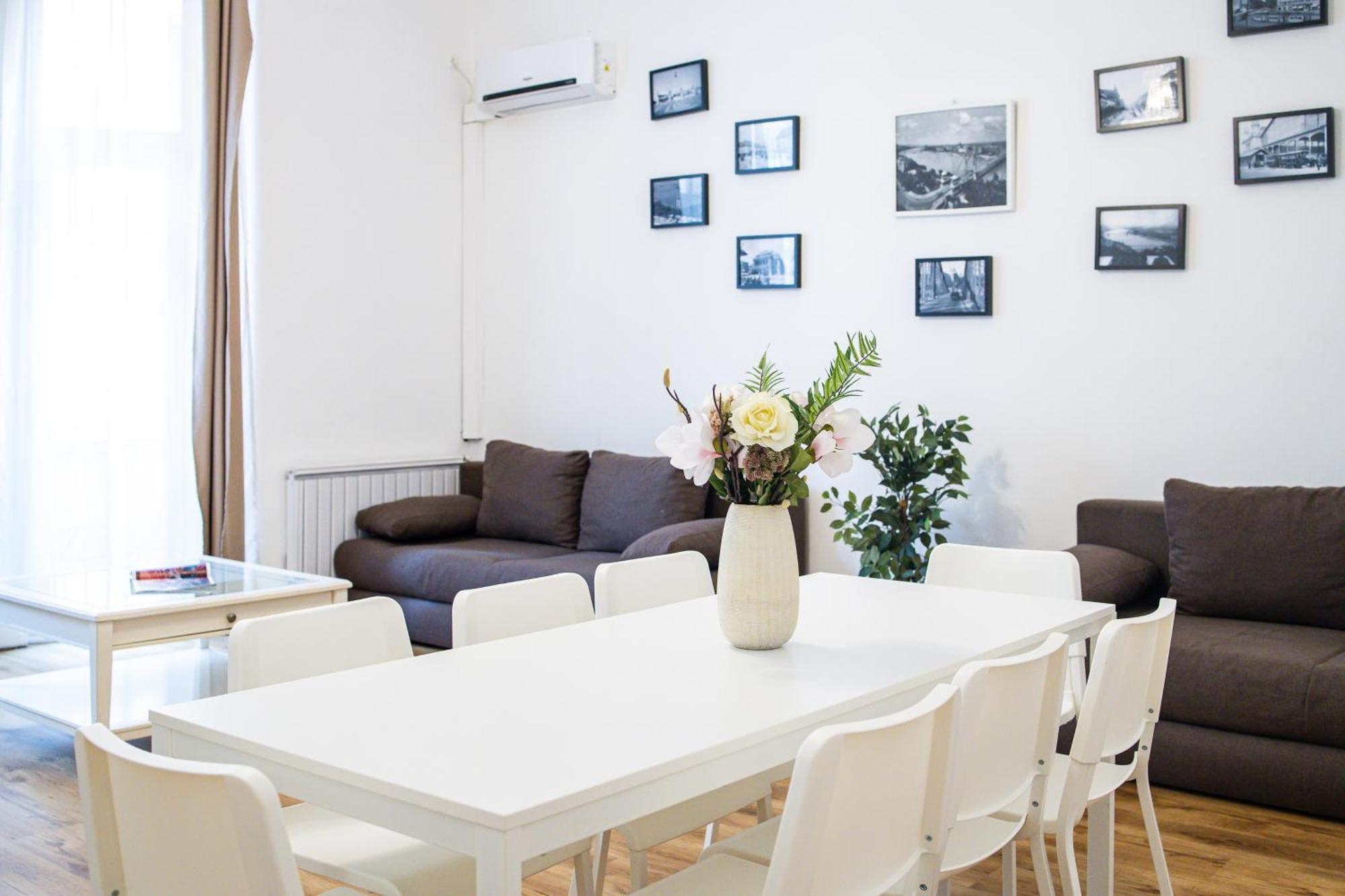 Real Apartments Lovag Budapest Exterior photo