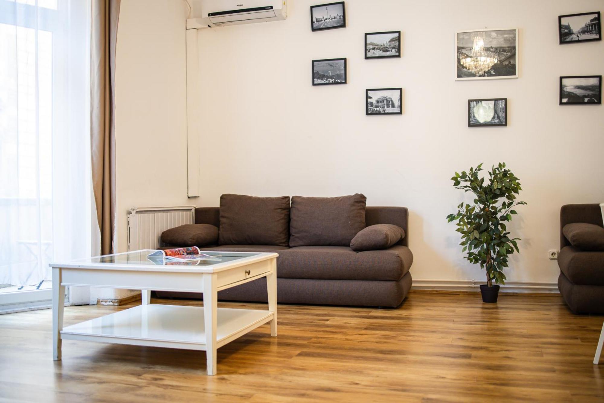 Real Apartments Lovag Budapest Exterior photo