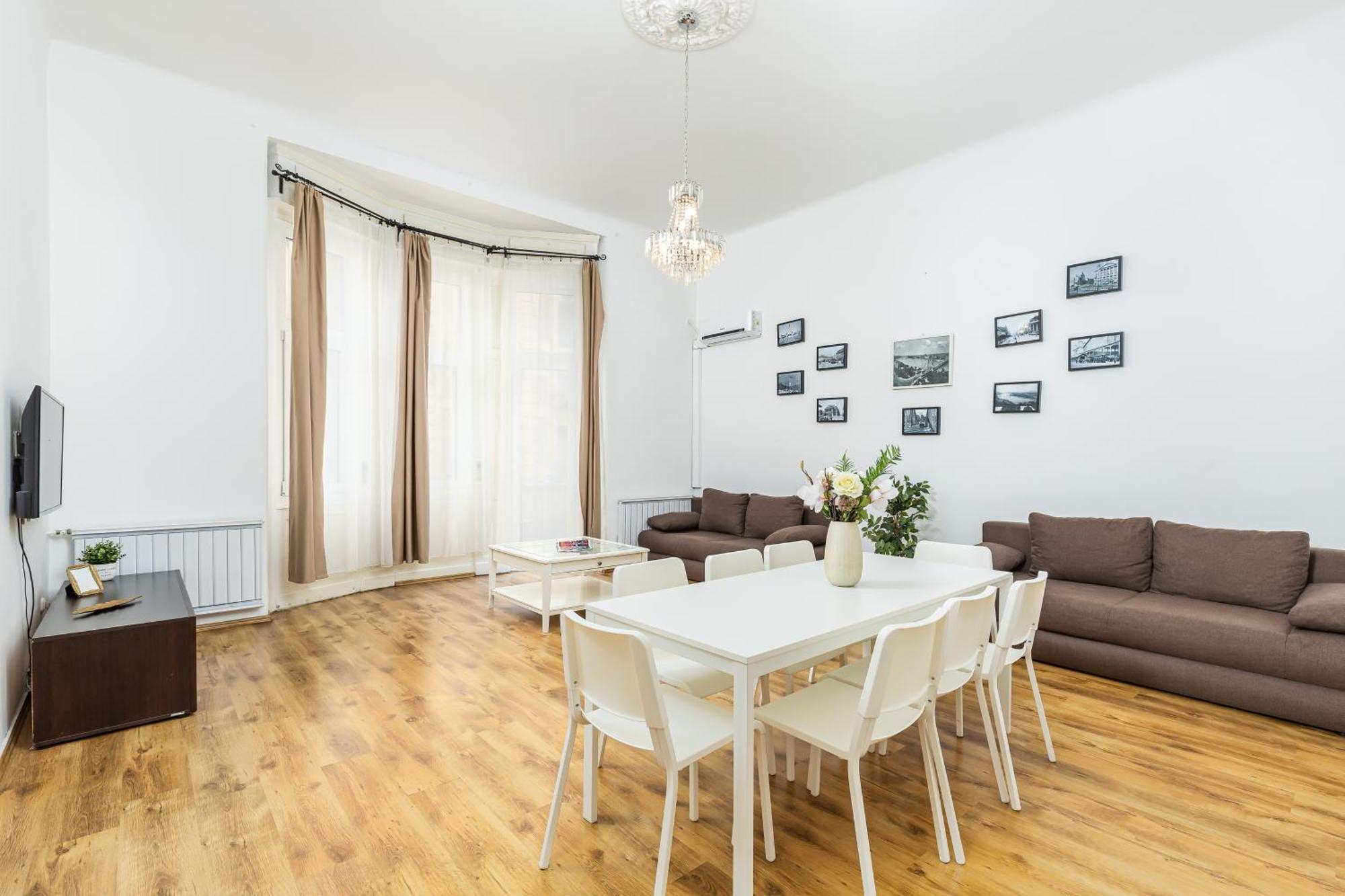 Real Apartments Lovag Budapest Exterior photo