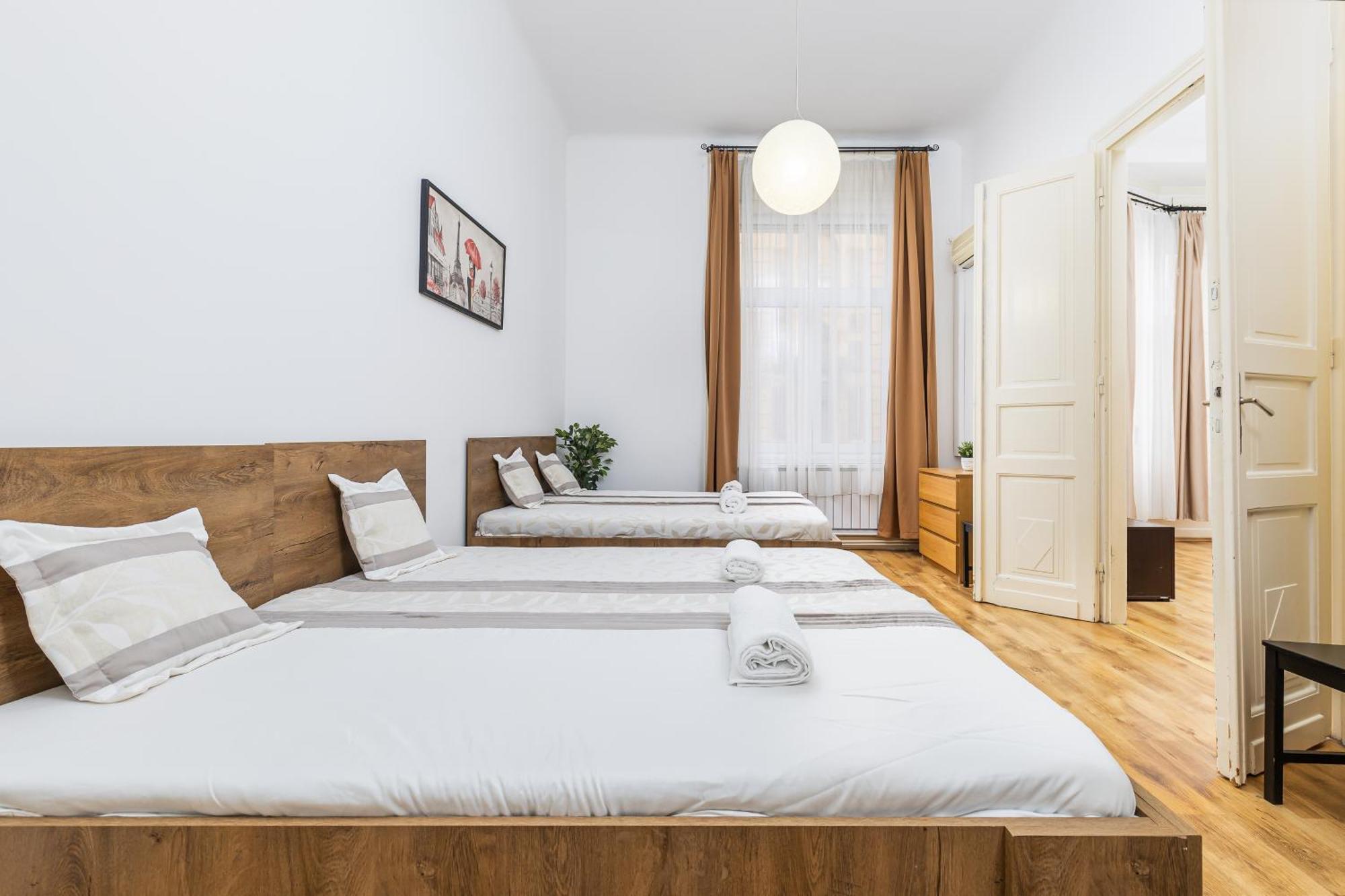 Real Apartments Lovag Budapest Exterior photo