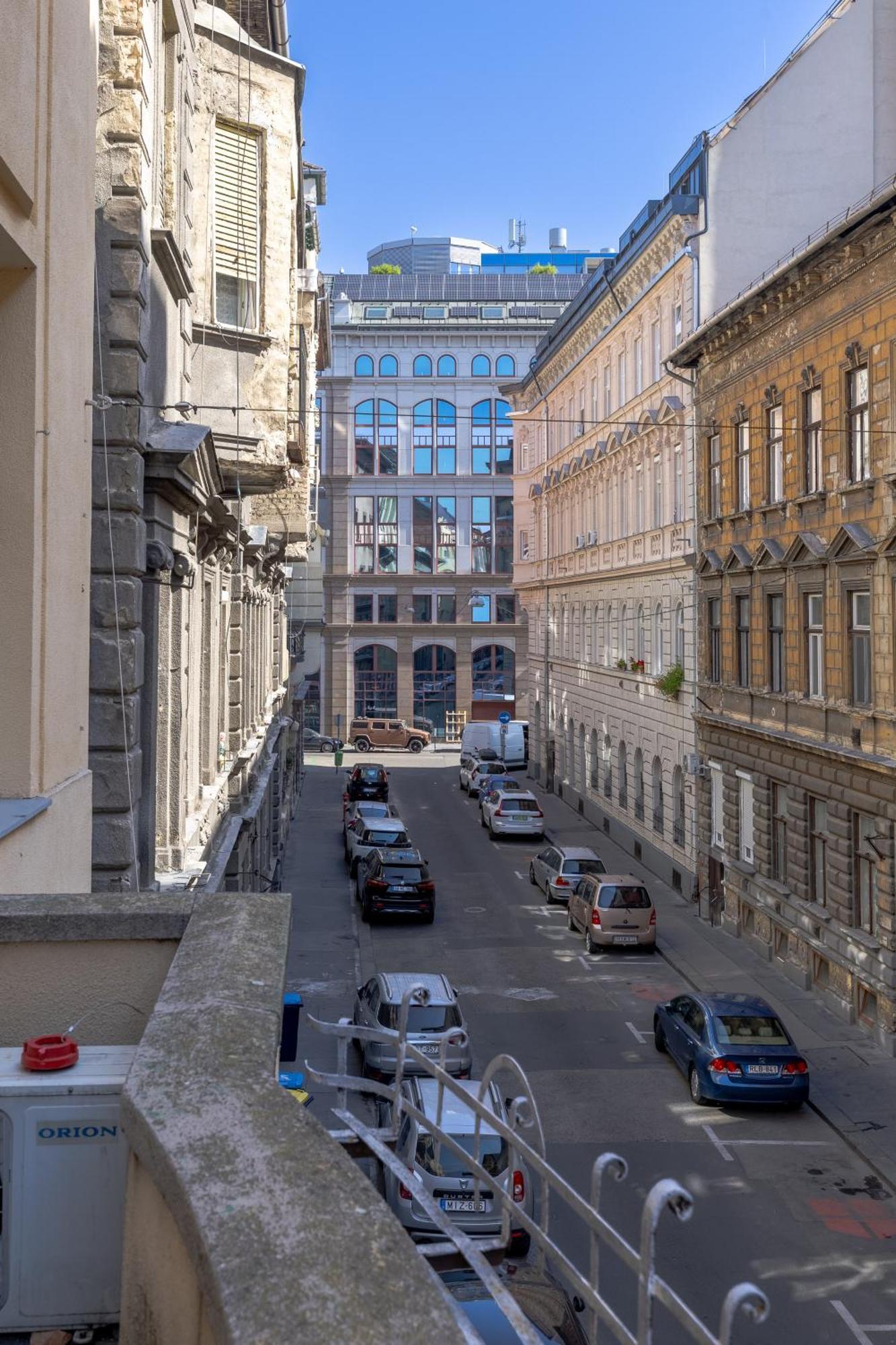Real Apartments Lovag Budapest Exterior photo