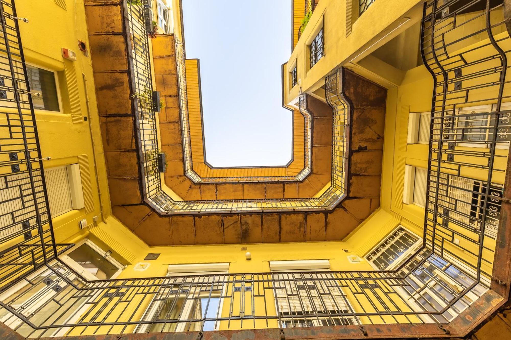 Real Apartments Lovag Budapest Exterior photo