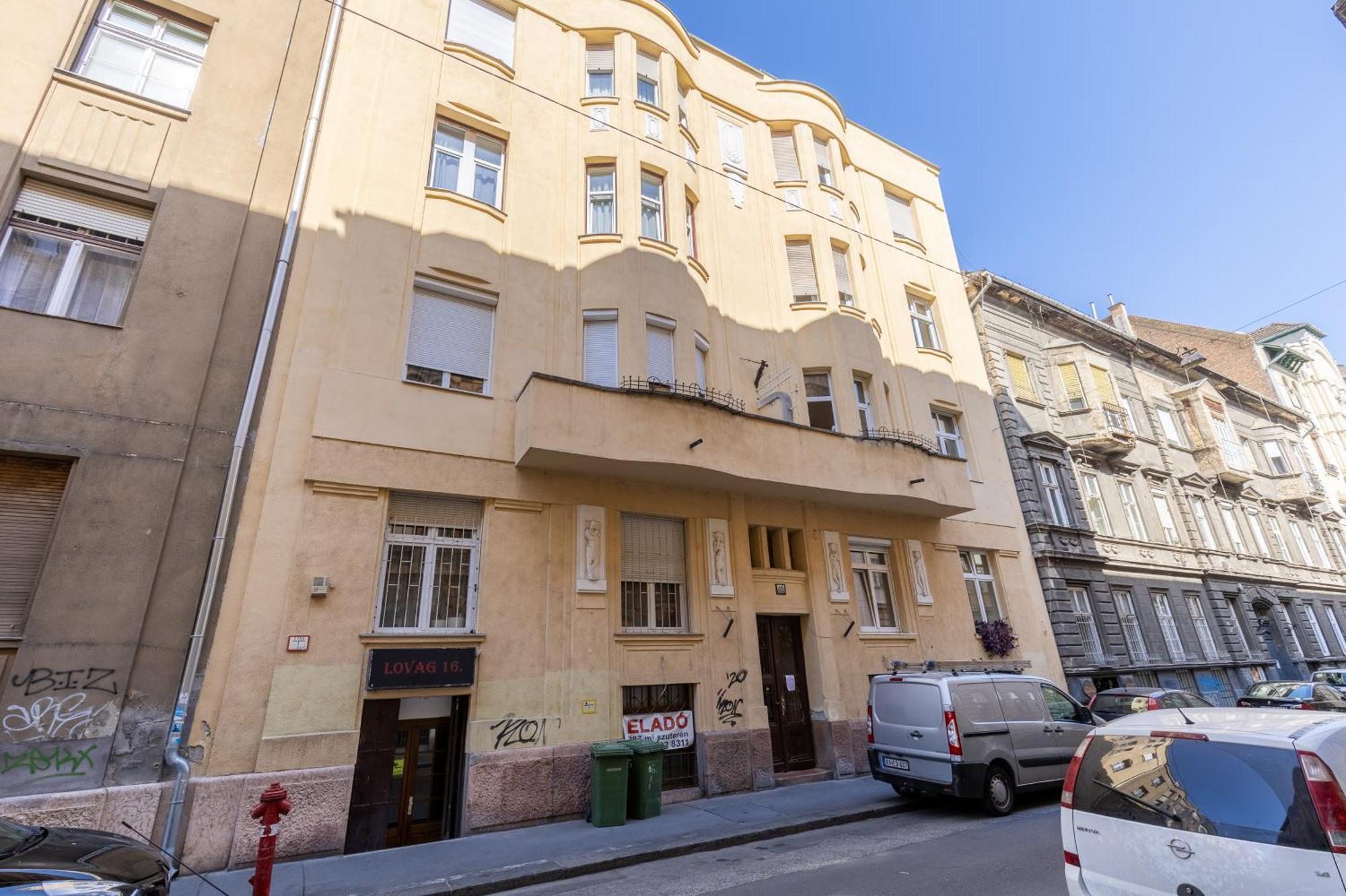 Real Apartments Lovag Budapest Exterior photo